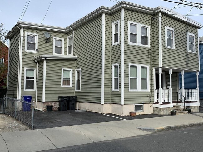 Building Photo - 81 Blossom St