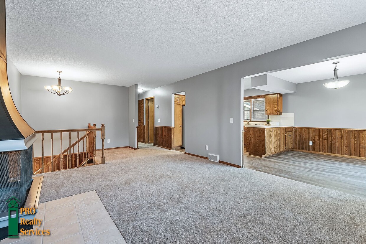 Foto principal - 4 Bedroom Home in Brooklyn Center