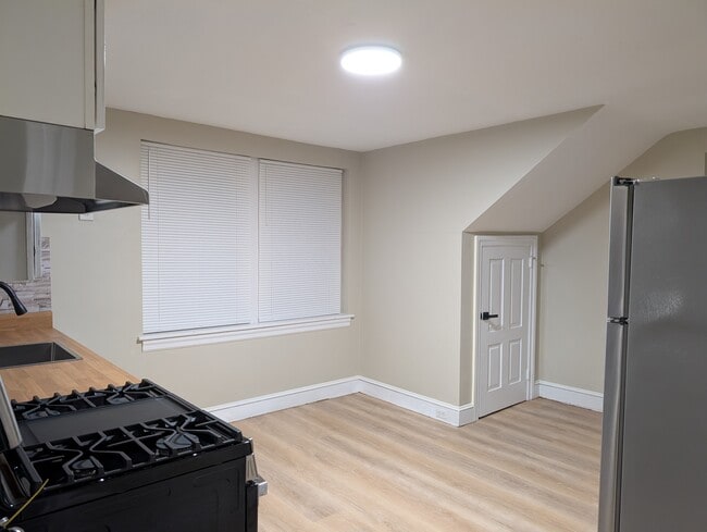 Kitchen 2 - 1109 W James St