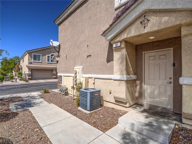 Building Photo - 1070 Thrill Ct
