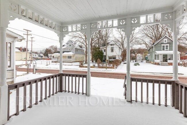 Building Photo - Charming 3BR, Two-Story Home in Canton, OH