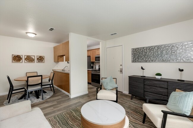 Building Photo - Pine Creek Apartments