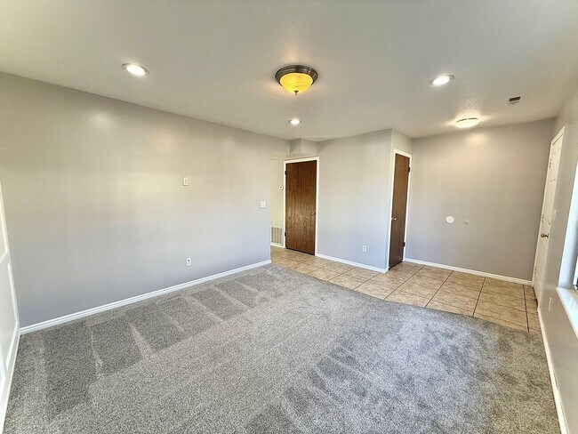 Foto del edificio - 3 Bedroom Layton Townhome Available Now