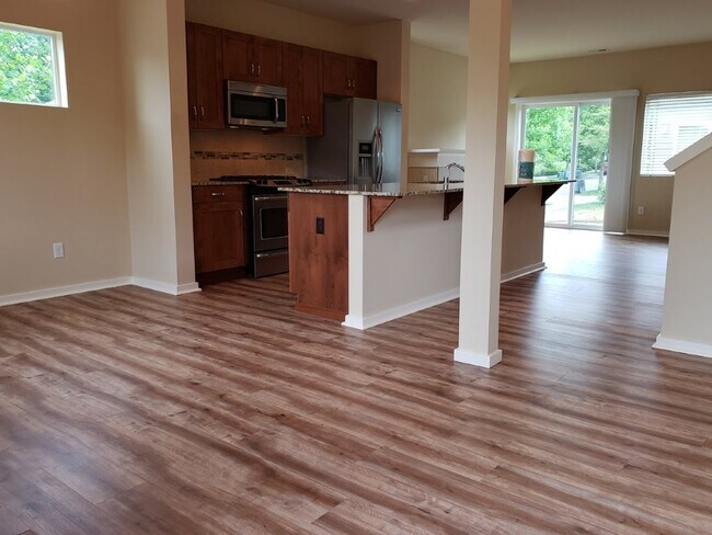 Foto del edificio - 11511 Glacier Pl NW