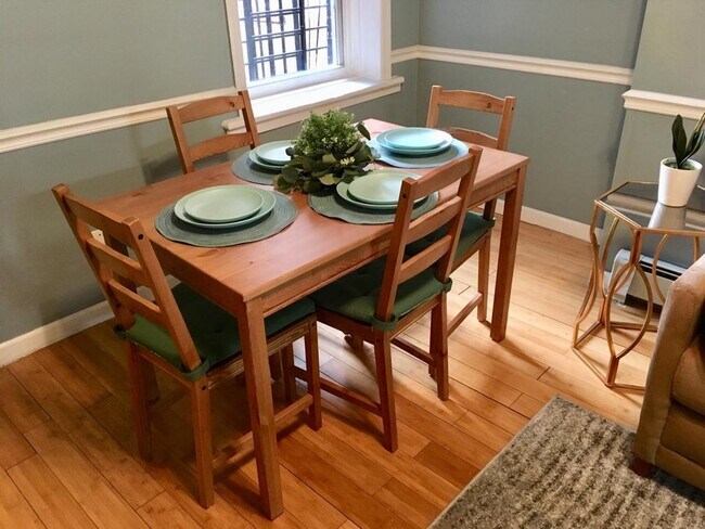 Dining Nook - 132 1/2 Ripley Pl