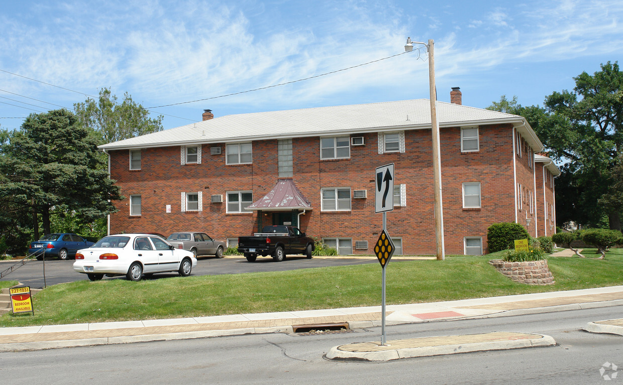 Building Photo - Cathedral Apartments