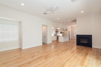 Building Photo - 3821 N Braeswood Blvd