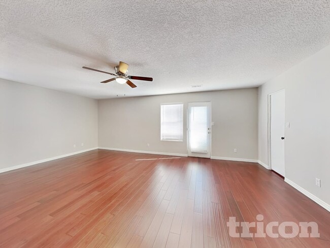 Foto del edificio - 10400 Toscana St NW