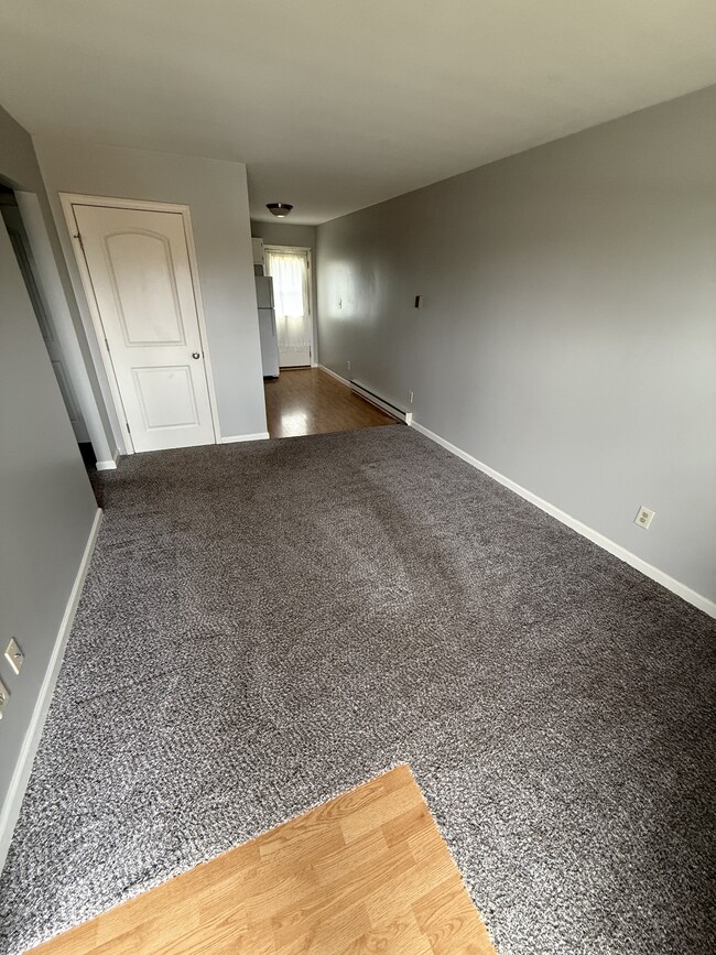 Building Photo - 5970 Apartments 1, 2, 3