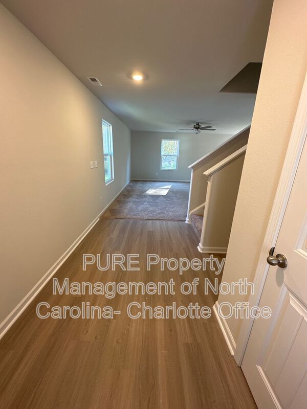Building Photo - 100 Conifer Ln