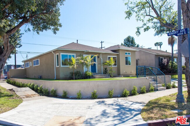 Foto del edificio - 5400 W 82nd St