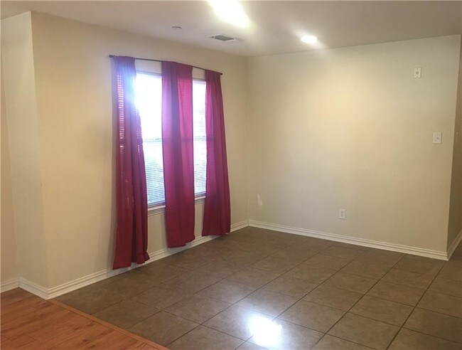 Building Photo - 5530 Brookview Ct