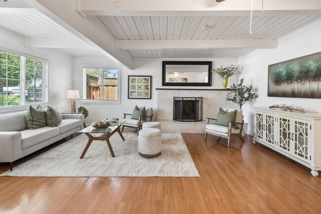 Foto del edificio - 23688 Jorgensen Ln