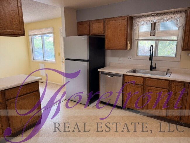 Foto del edificio - 4055 E 8th St