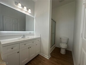 Building Photo - 121 NE 11th Pl