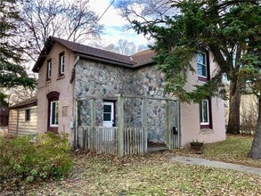 Building Photo - 215-212 12th Ave N