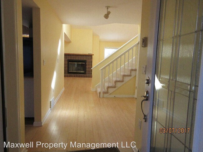 Building Photo - 2 br, 2.5 bath House - 14 Collins Terrace