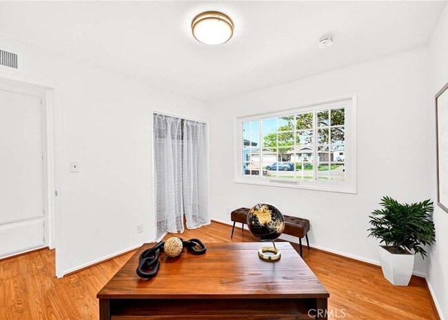 Building Photo - Single family house for rent in a fantastic location