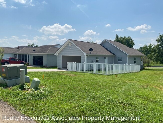 Building Photo - 2 br, 2 bath House - 109 Willow Creek Blvd.