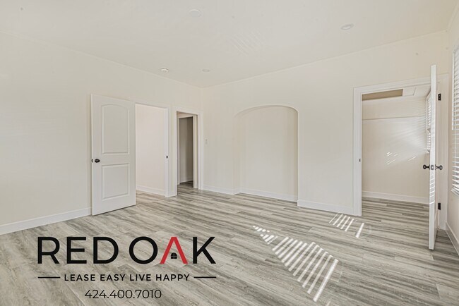 Building Photo - ~LOW DEPOSIT~ Charming Two Bedroom with In...
