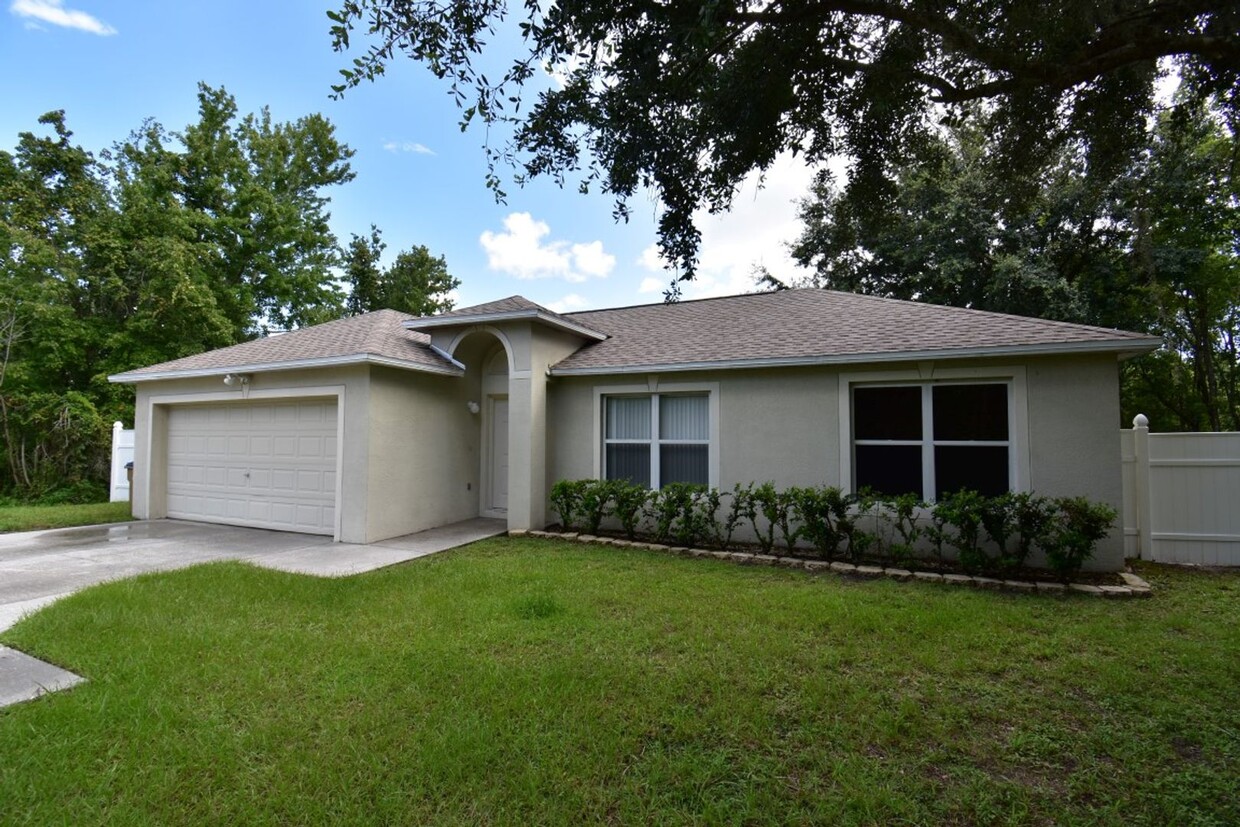 Primary Photo - COMING SOON~ Spacious 3 bedroom 2 bath wit...