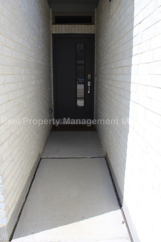 Building Photo - Modern 3-Bedroom Home in Prime Forney Loca...