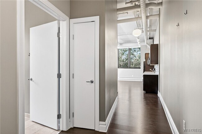 Building Photo - 2917 Main St