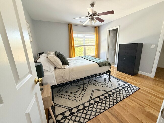 Foto del edificio - 607 Lake Forest Road