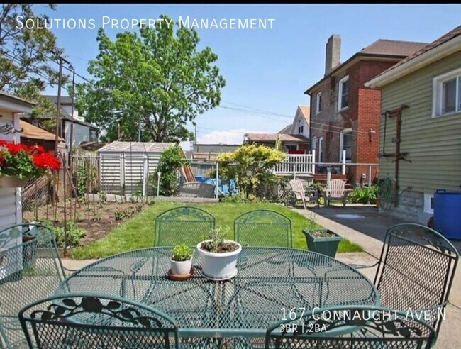 Photo du bâtiment - **Bright & Spacious 3-Bedroom Home with A/C, Laundry & Parking**