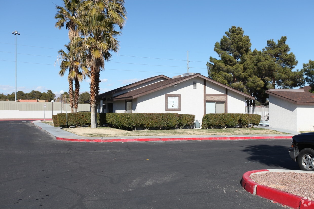 Azure Crest Townhomes Apartments in Las Vegas, NV