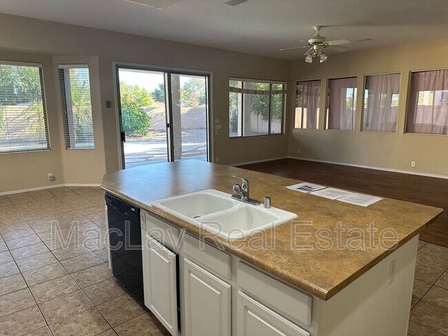 Building Photo - 2441 E Binner Dr