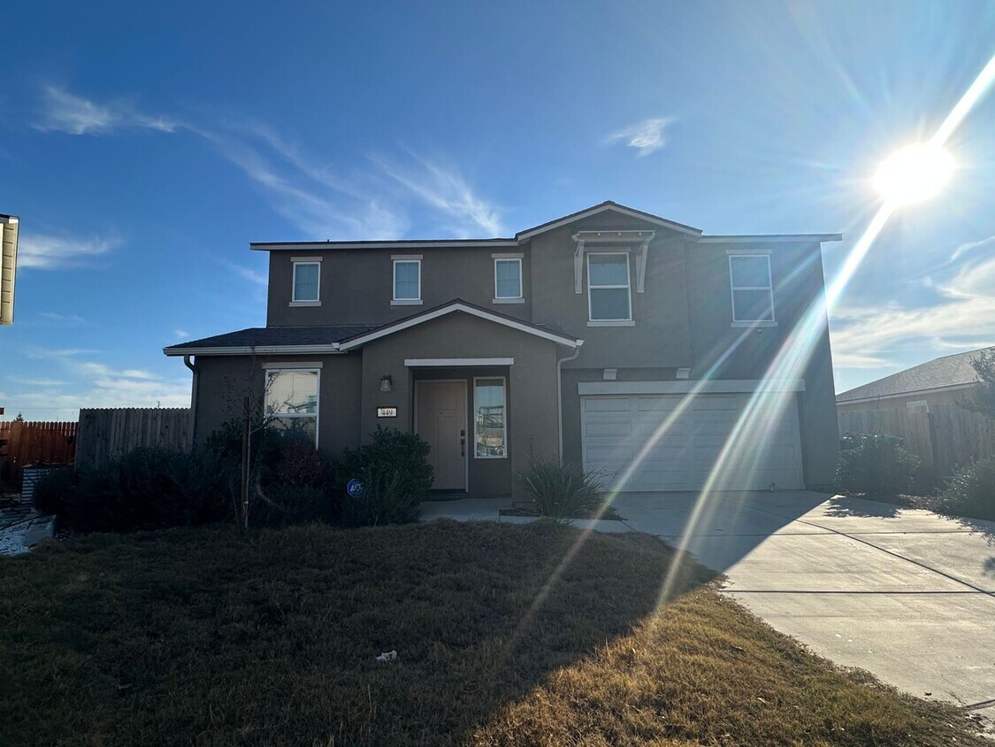 Foto del edificio - NW Visalia Home Coming Soon!