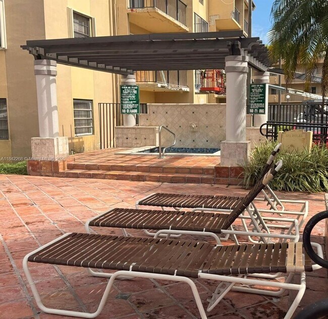 Foto del edificio - 10405 N Kendall Dr