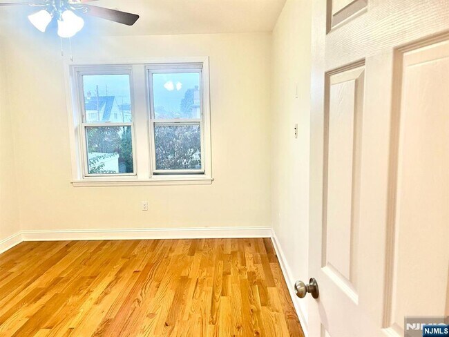 Photo - 10-12-12 Morton Pl Apartment