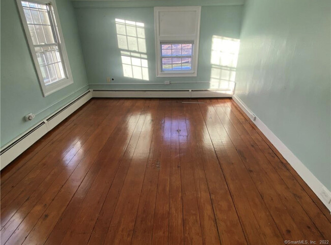 First floor bedroom - 54 Pond Hill Rd