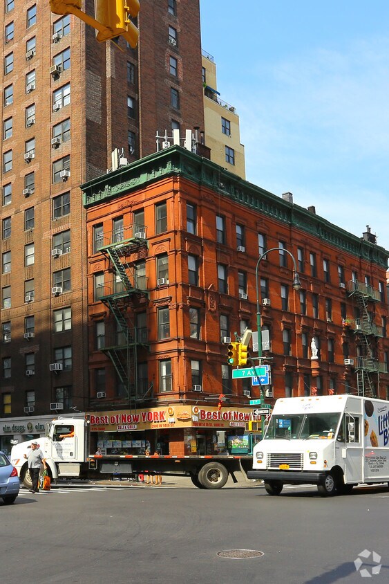 Building Photo - 200 W 14th St
