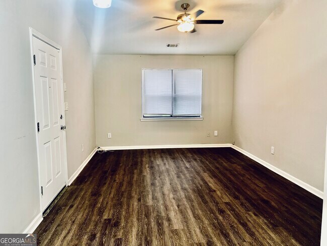 Building Photo - 155 Meadowbrook Ct