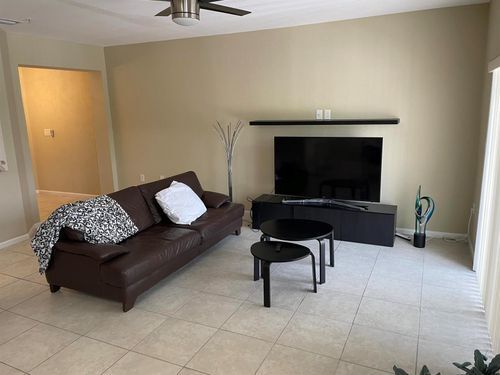 Foto del edificio - 8760 NW 97th Ave