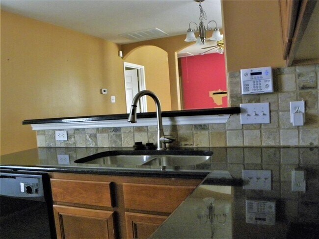 Foto del edificio - 6336 Austinville Dr
