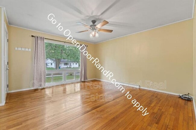 Building Photo - 300 Fieldcrest Dr