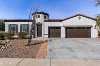 Building Photo - 4102 E Cres Way