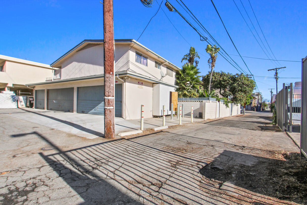 Building Photo - 1453 Brockton Ave - prime West LA location...