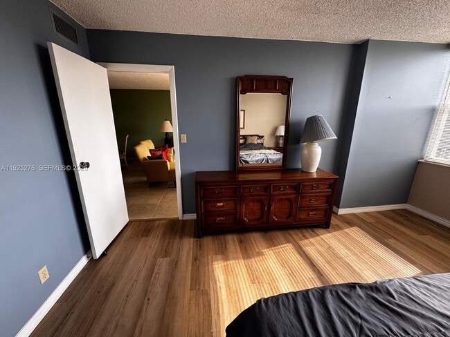 Foto del edificio - 3671 Environ Blvd