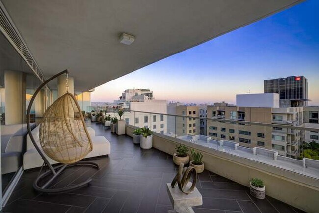 Building Photo - 6250 HOLLYWOOD Blvd