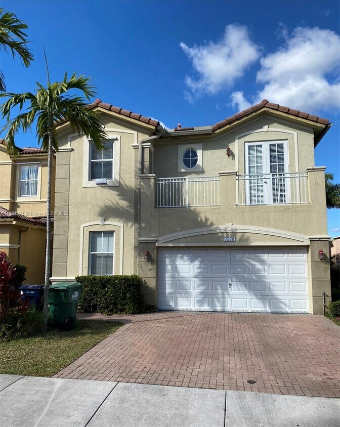 7570 NW 113th Path, Doral, FL 33178 Townhouse for Rent in Doral, FL