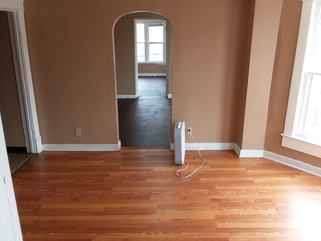 Primary Photo - 522 Hewes Ave