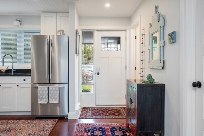 Building Photo - 565 Oxbow Crescent