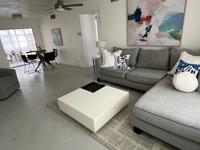 Sala de estar - 4158 Tamiami Trl