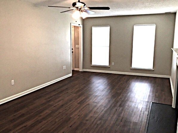 Foto del edificio - 128 Summer Trace Dr