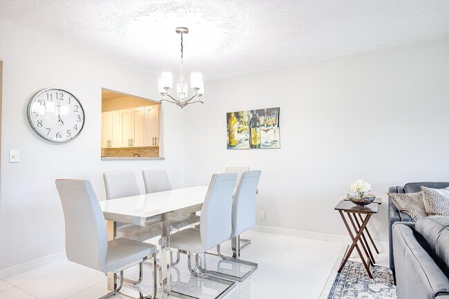 Foto del edificio - 2950 N Palm Aire Dr